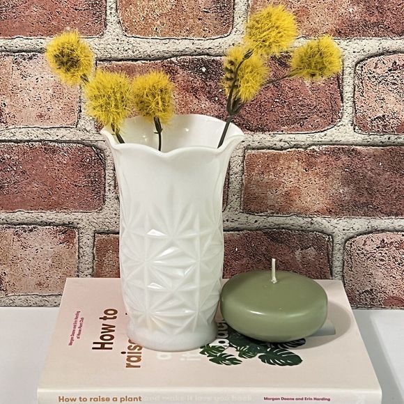 Vintage Milk Glass Bud Vase White Ruffled Fire King Interior Decor Home Accent - Picture 5 of 16